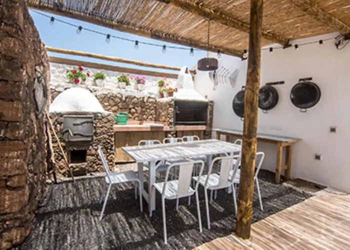 Alfonso New, With Local Traditional Style فيلة *