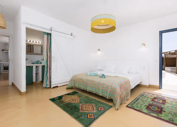 Alfonso New, With Local Traditional Style فيلة لاجاريس